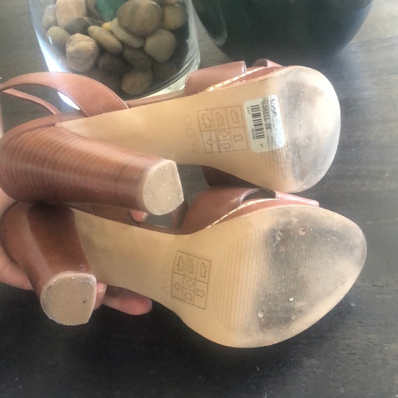 Heels - Picture 3 of 7